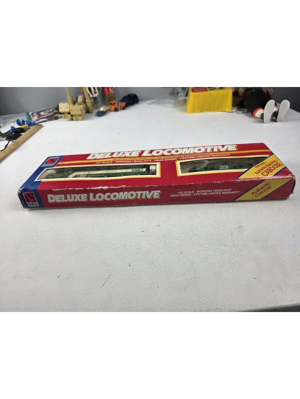 Life-Like HO Deluxe Locomotive & Caboose Burlington Northern 9987 ~ 8675 F40 NOS